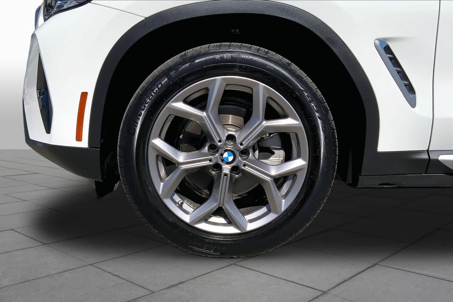 Used 2024 Alpine White BMW xDrive30i image 10