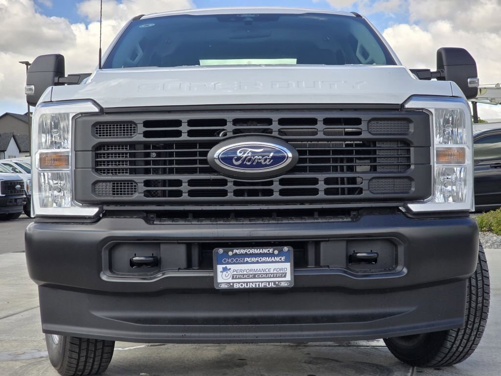 New 2026 Oxford White Ford XL image 3