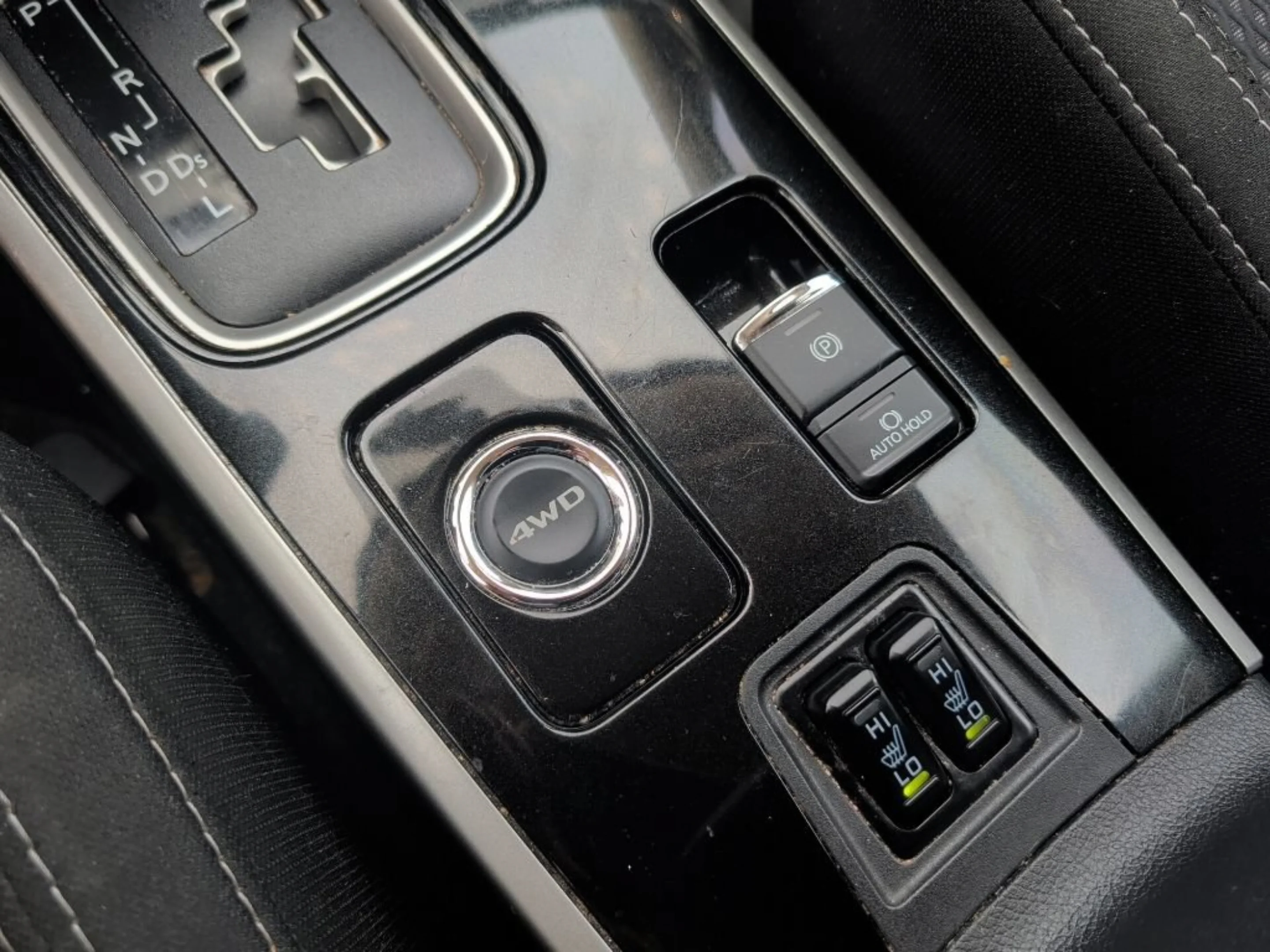 Used 2019 Silver Mitsubishi ES image 25