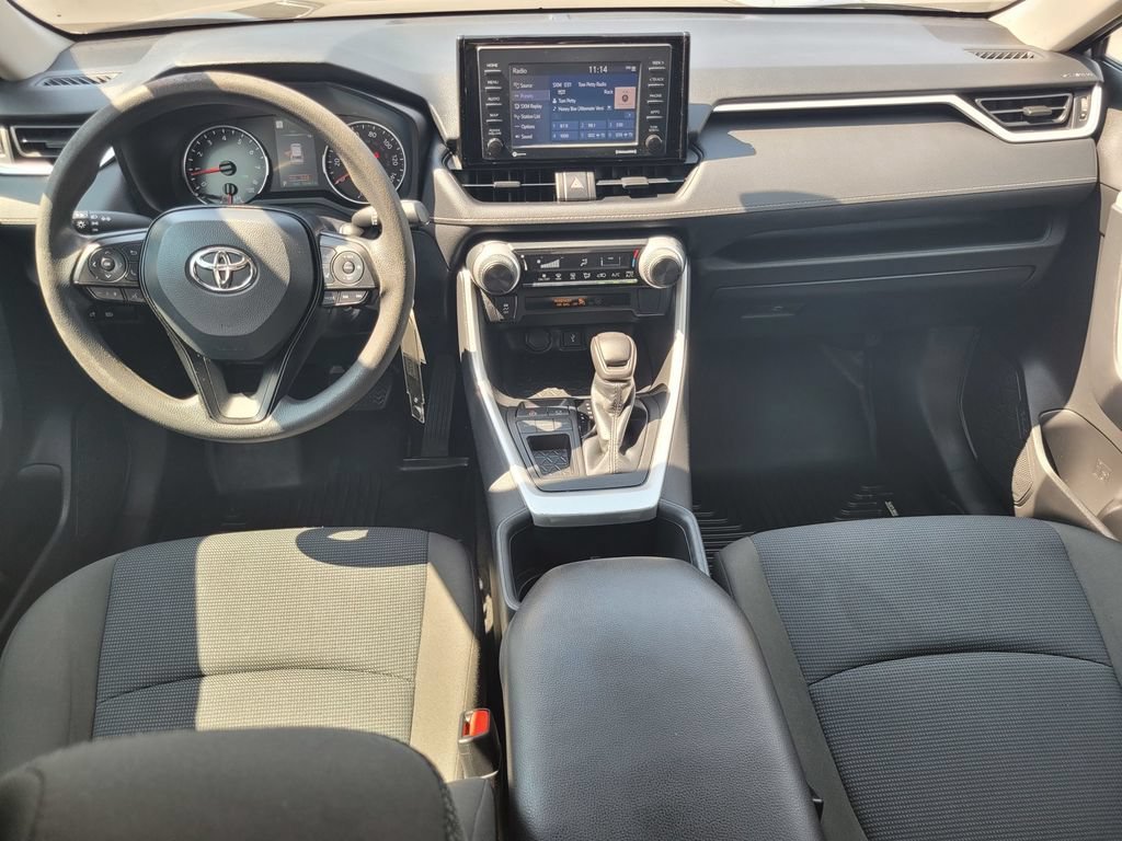2022 Toyota RAV4 LE - Photo 18