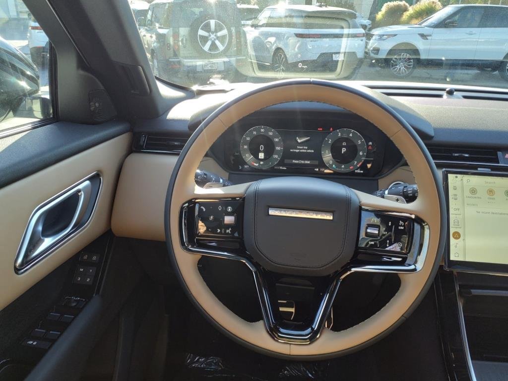 New 2025 Fuji White LAND ROVER Dynamic HSE image 7