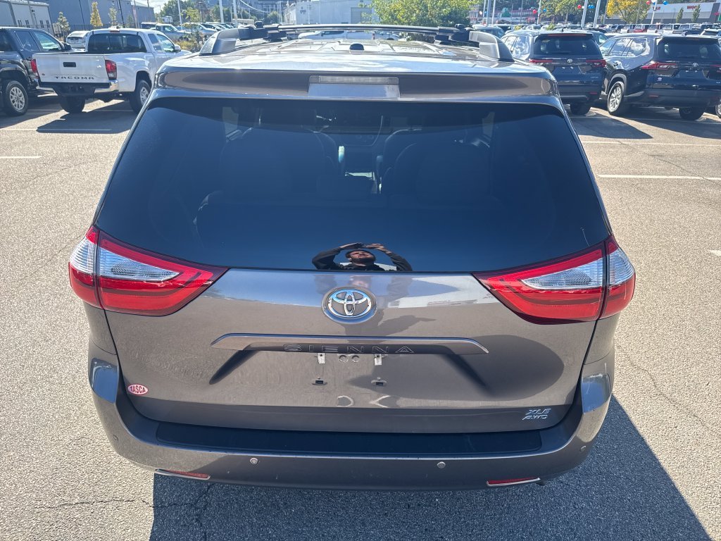 Used 2017 Gray Toyota XLE Premium image 6