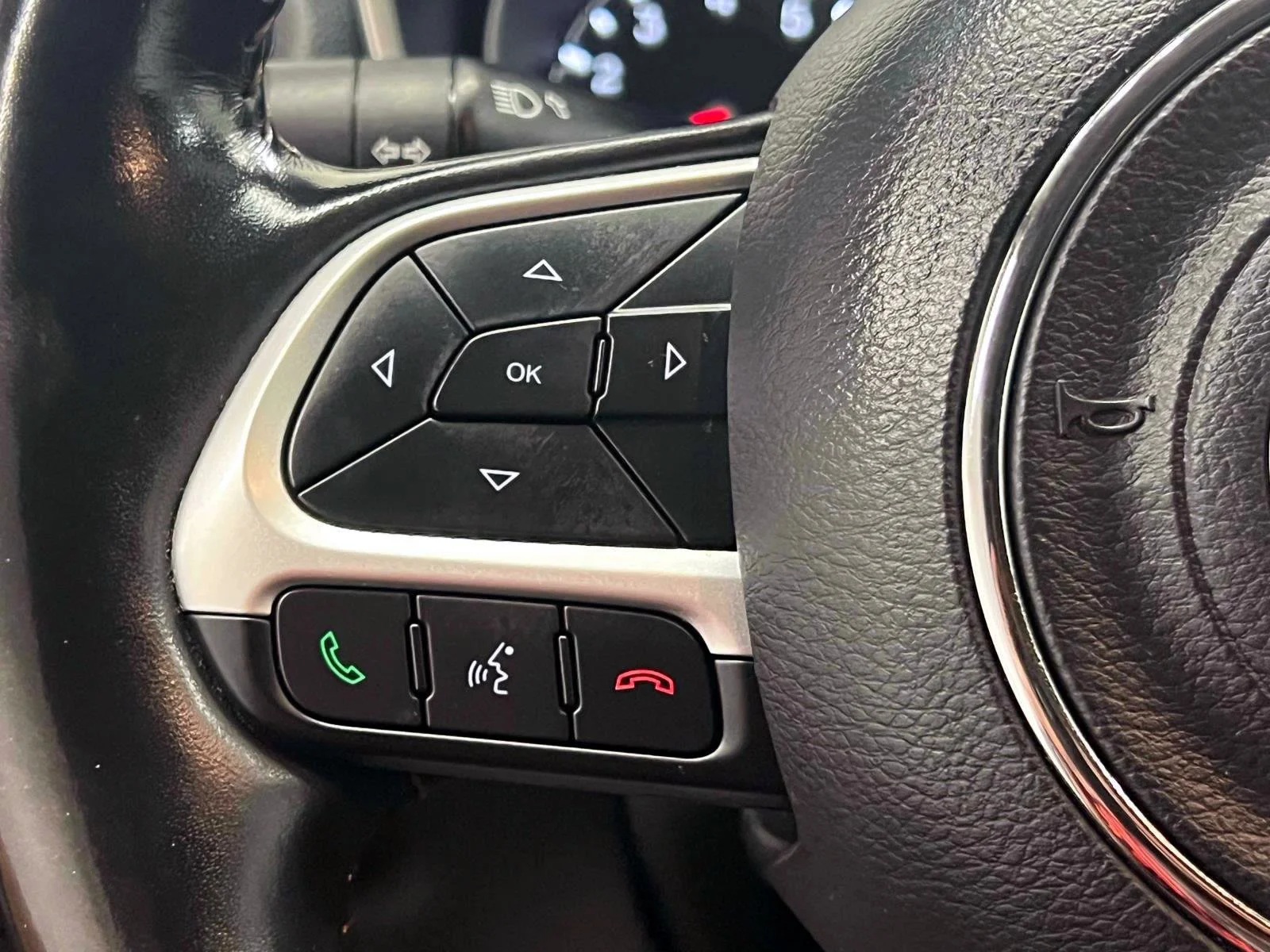 Used 2019 Diamond Black Crystal Pearlcoat Jeep Limited image 21