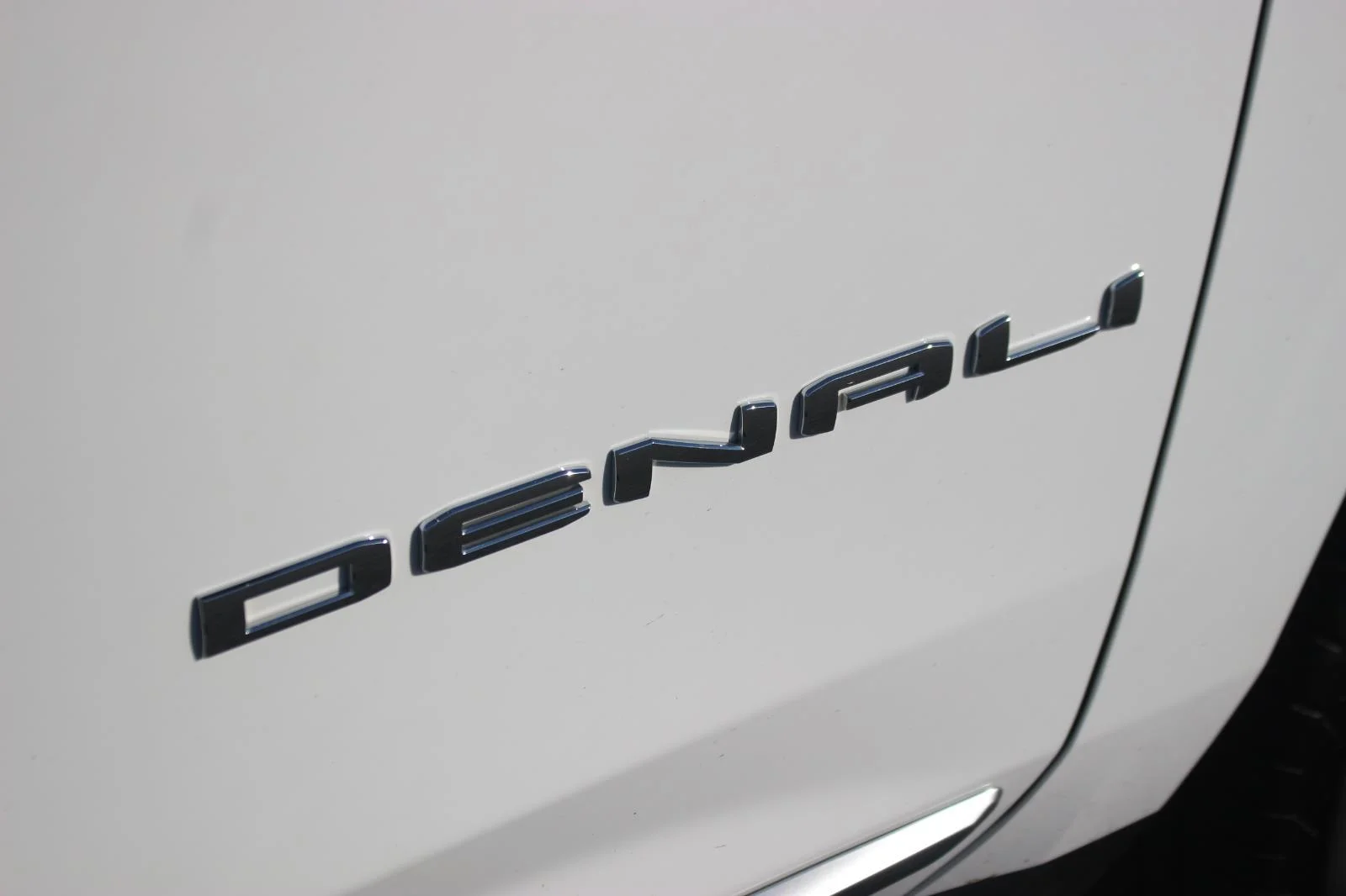 Used 2025 Summit White GMC Denali image 11