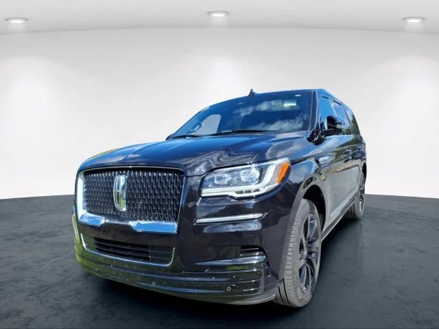 Used 2022 Black Lincoln Reserve image 4