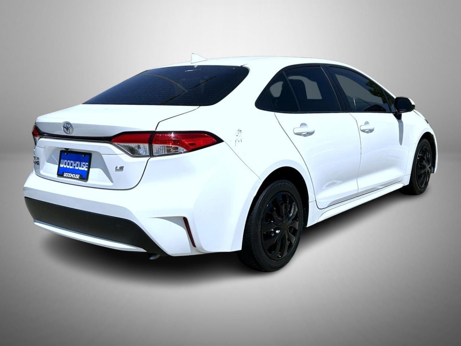 Used 2020 White Toyota LE image 5