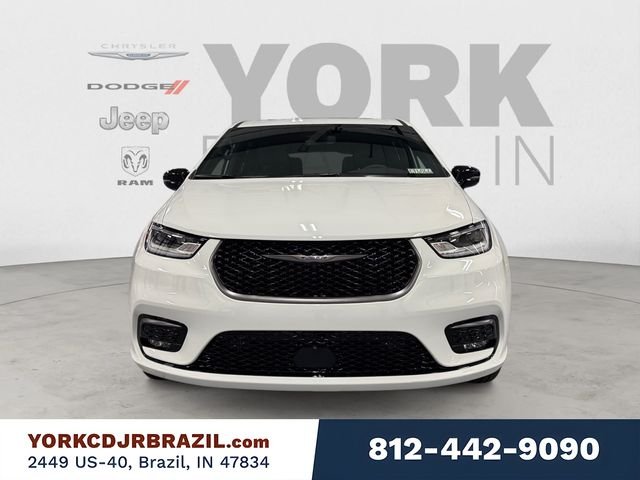 New 2026 Bright White Clear-Coat Exterior Paint Chrysler Select image 8