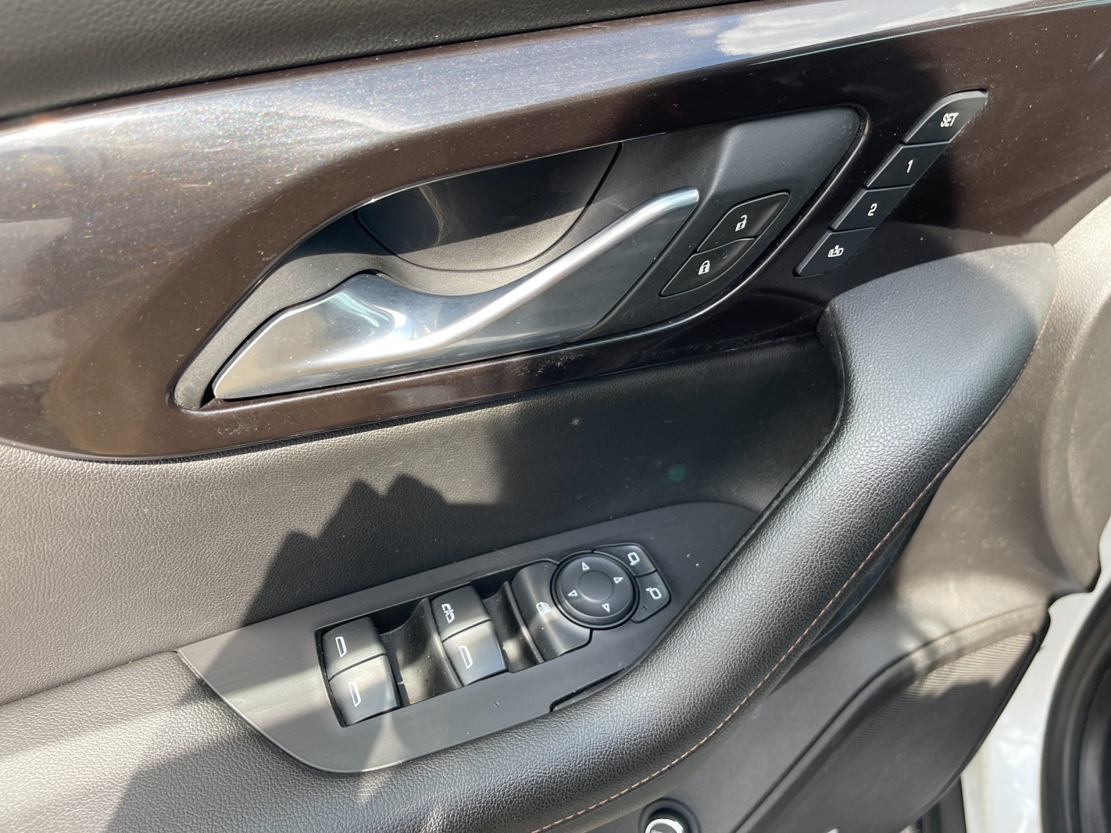 Used 2021 IRIDESCENT PEARL TRICOAT Chevrolet Premier image 28