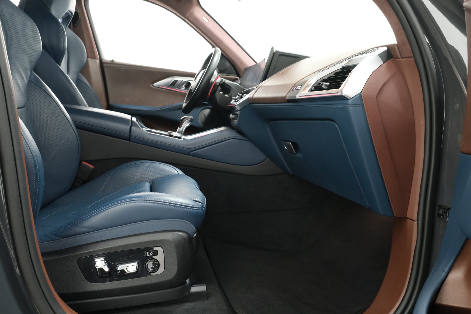 Used 2023 Dravit Gray Metallic BMW Base image 41