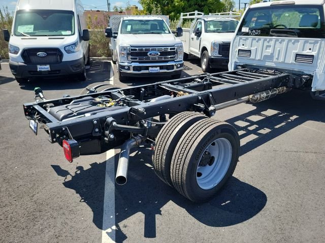 New 2026 Oxford White Ford F-550® XL image 15