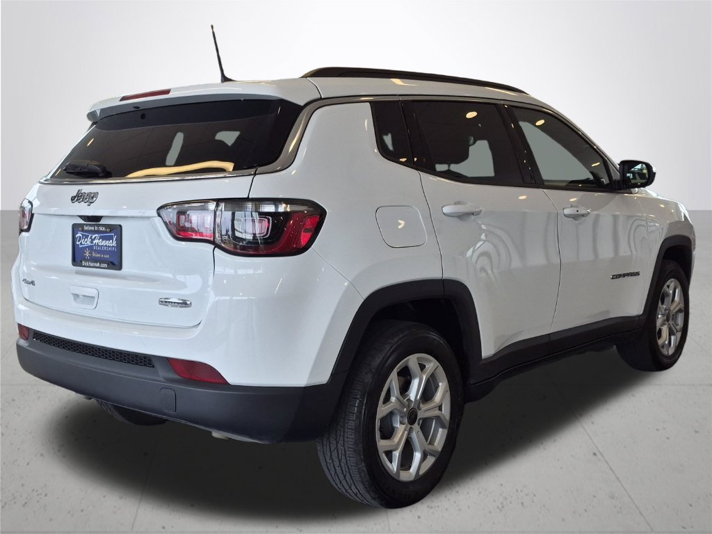 Used 2025 White Jeep Latitude image 7