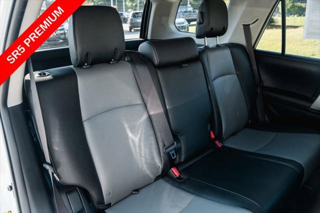 Certified Used 2019 CLASSIC SILVER MET Toyota  image 29