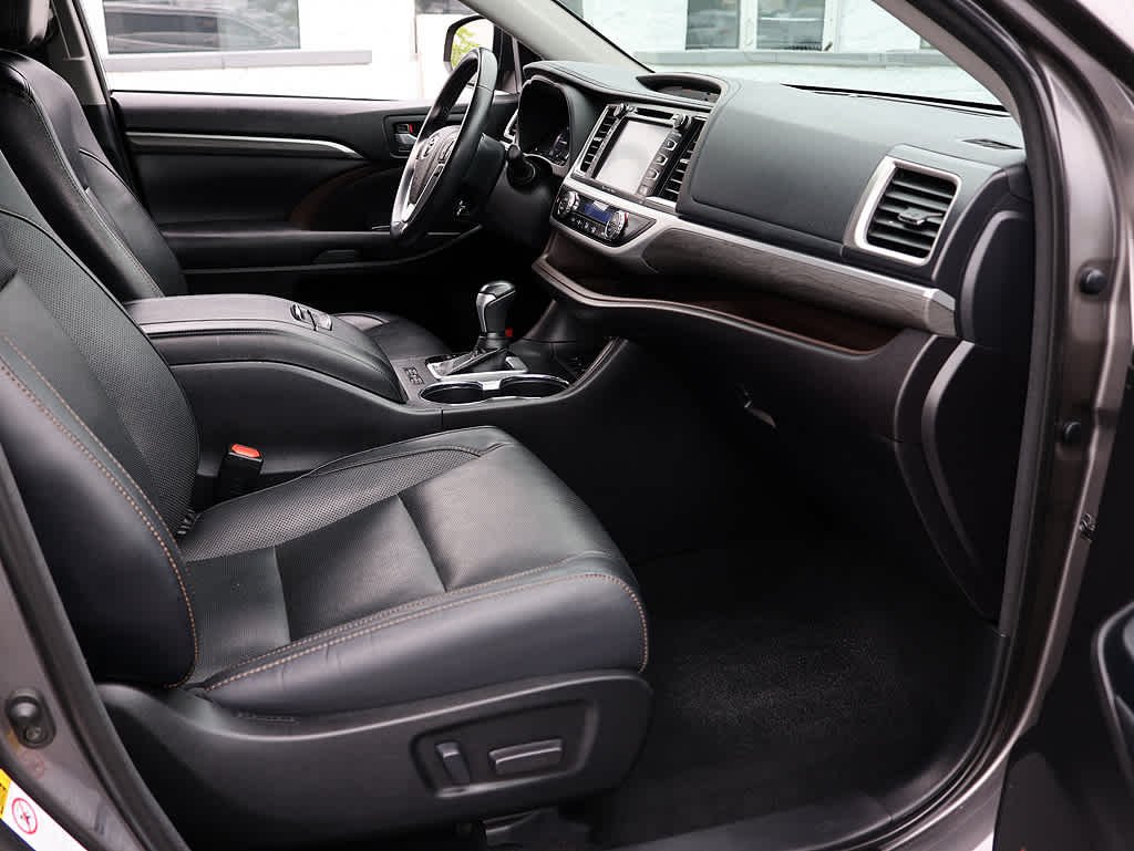 Used 2018 Predawn Gray Mica Toyota Limited image 34