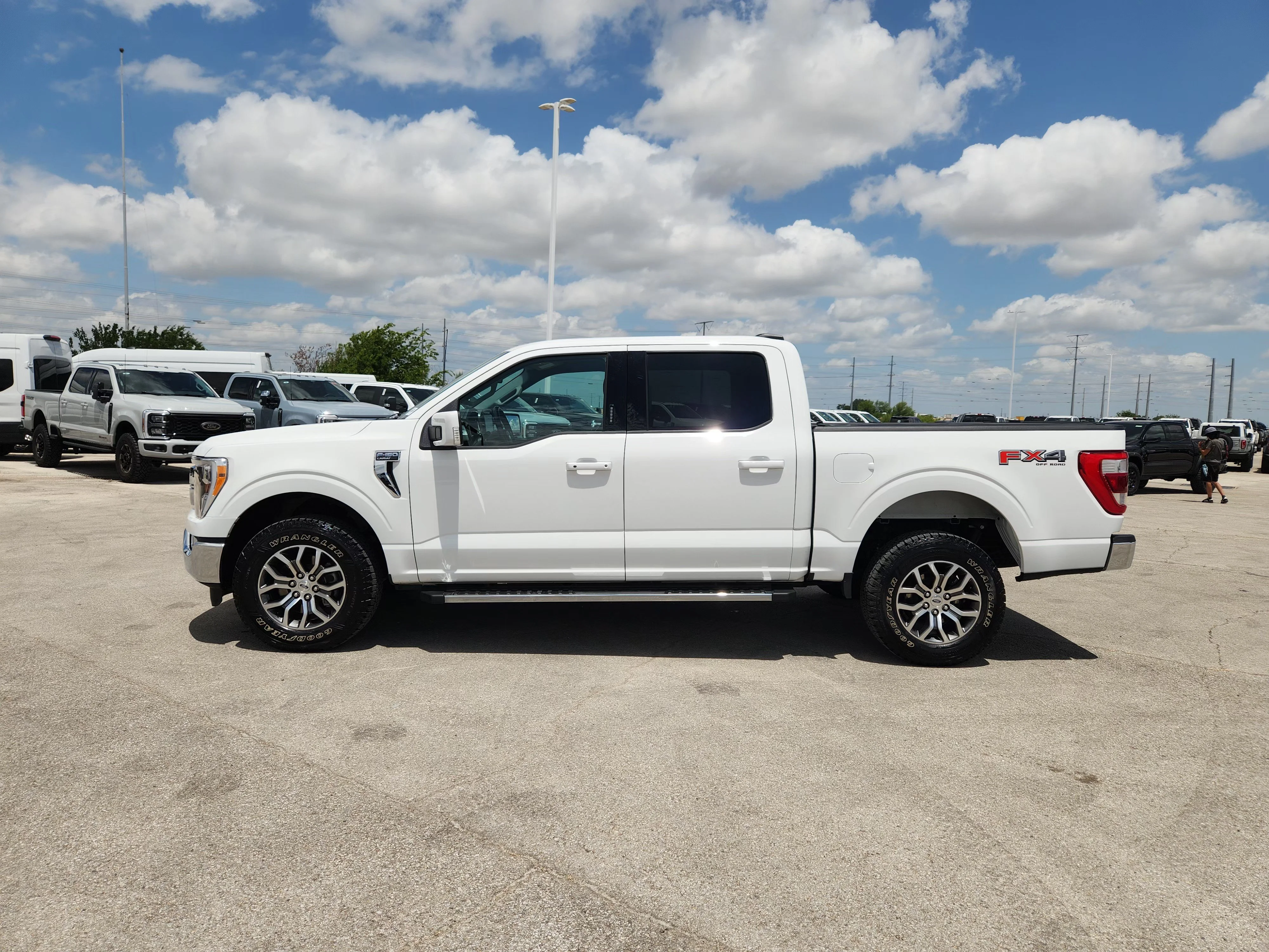 Used 2021  Ford Lariat image 4
