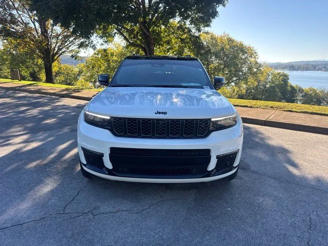 Used 2025 White Jeep Summit image 2