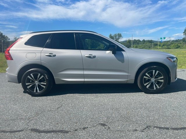 Used 2024 Silver Volvo Core Dark Theme image 4