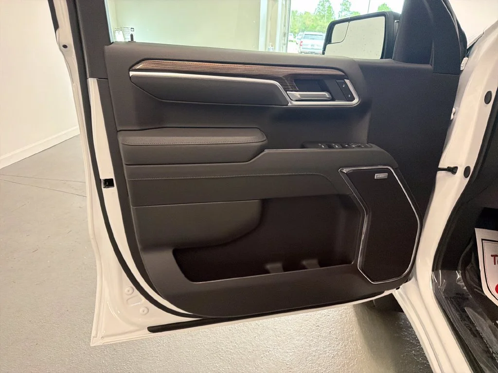 New 2026 Summit White Chevrolet RST image 12