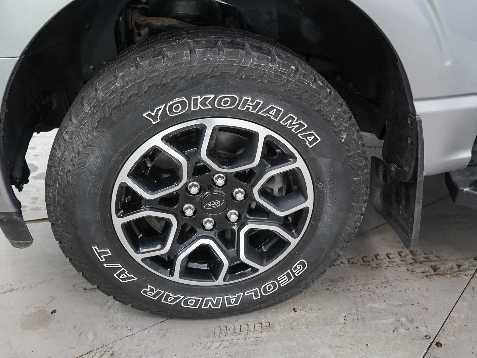 Used 2022  Ford XL image 29