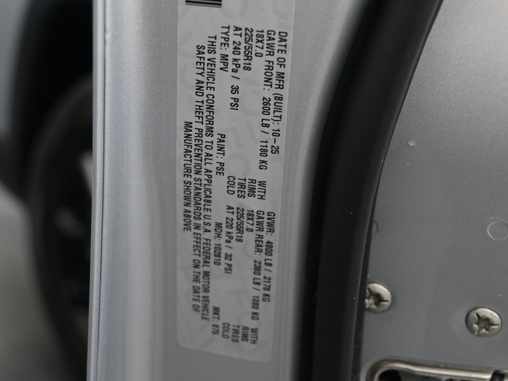 New 2026 Silver Zynith Metallic Clearcoat Jeep Latitude image 20