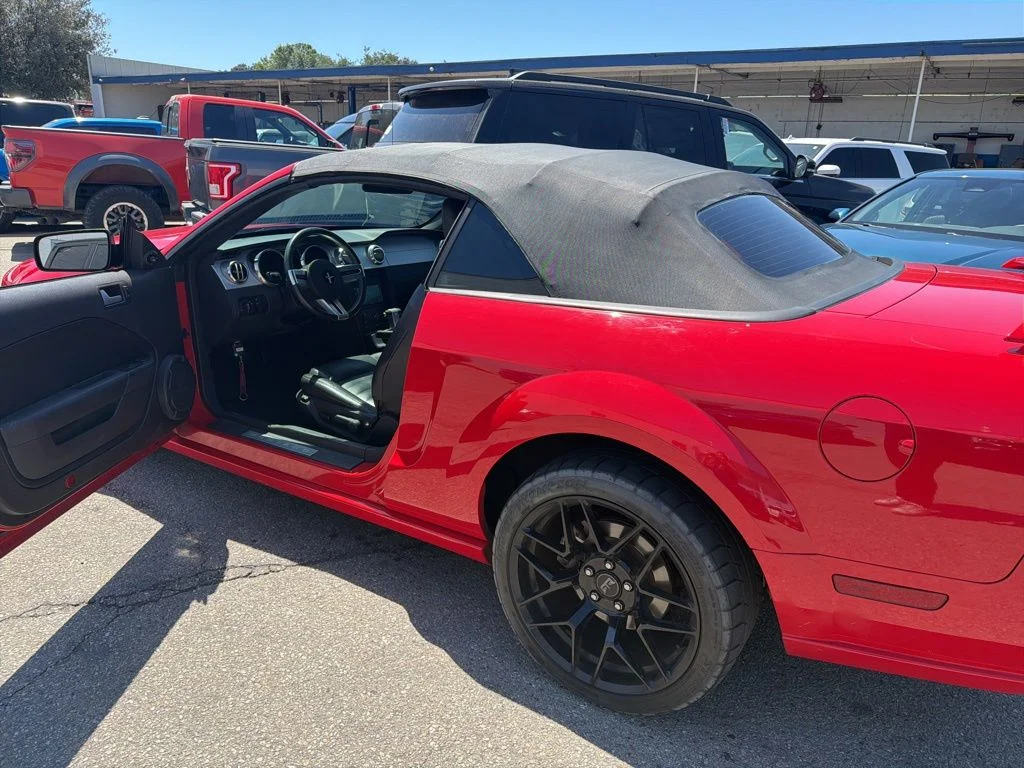 Used 2006 Red Ford GT Deluxe image 5