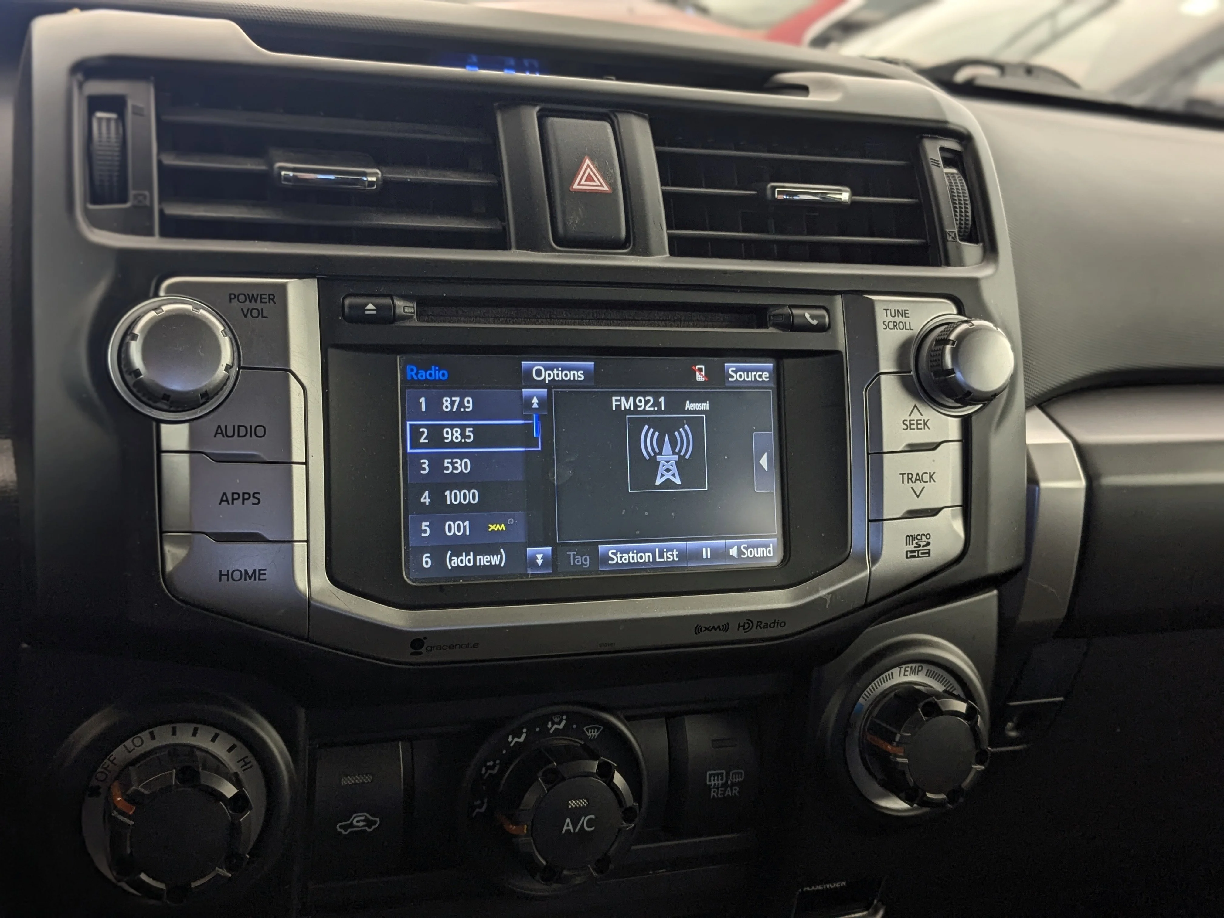 Used 2018 White Toyota 4DR SUV 4WDSR5 - Sunroof - Leather - Heated Seats & More image 22