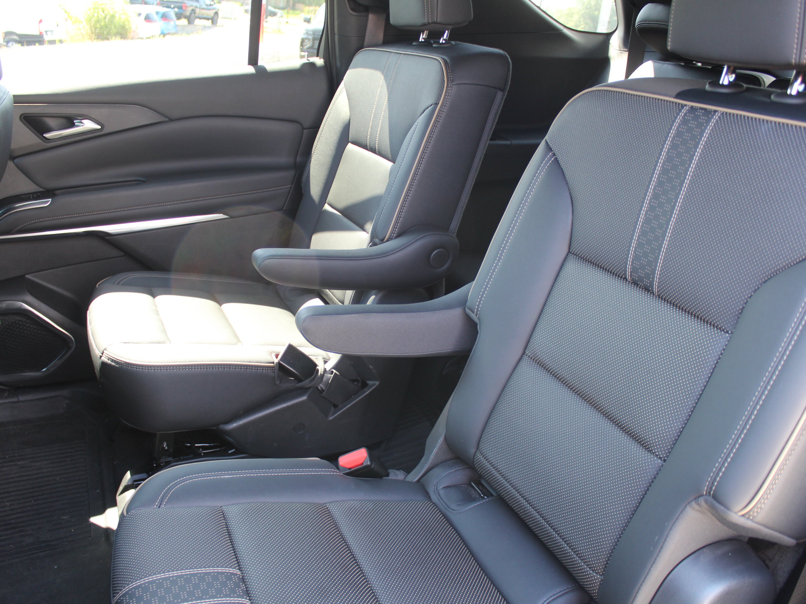 2025 Chevrolet Traverse High Country - Photo 24