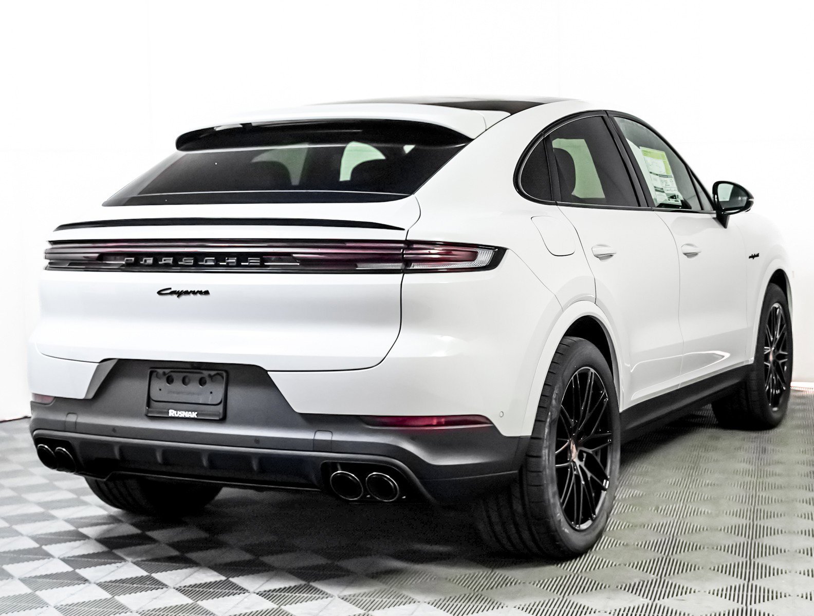 2026 Porsche Cayenne Coup E-Hybrid - Photo 10
