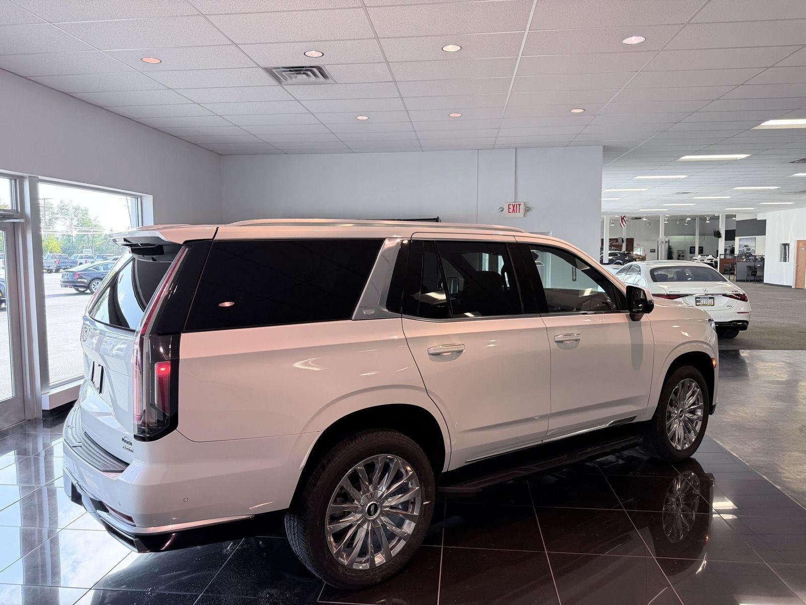Used 2021 Crystal White Tricoat Cadillac Premium Luxury image 10