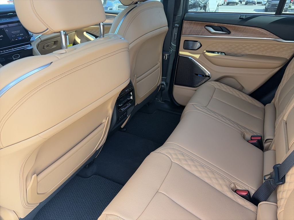 New 2026 Bright White Clear-Coat Exterior Paint Jeep Summit image 31