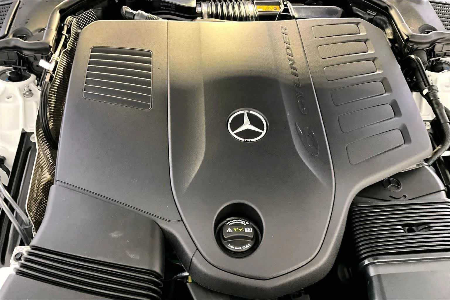 New 2026 MANUFAKTUR Moonlight White Metallic Mercedes-Benz CLE 450 image 15