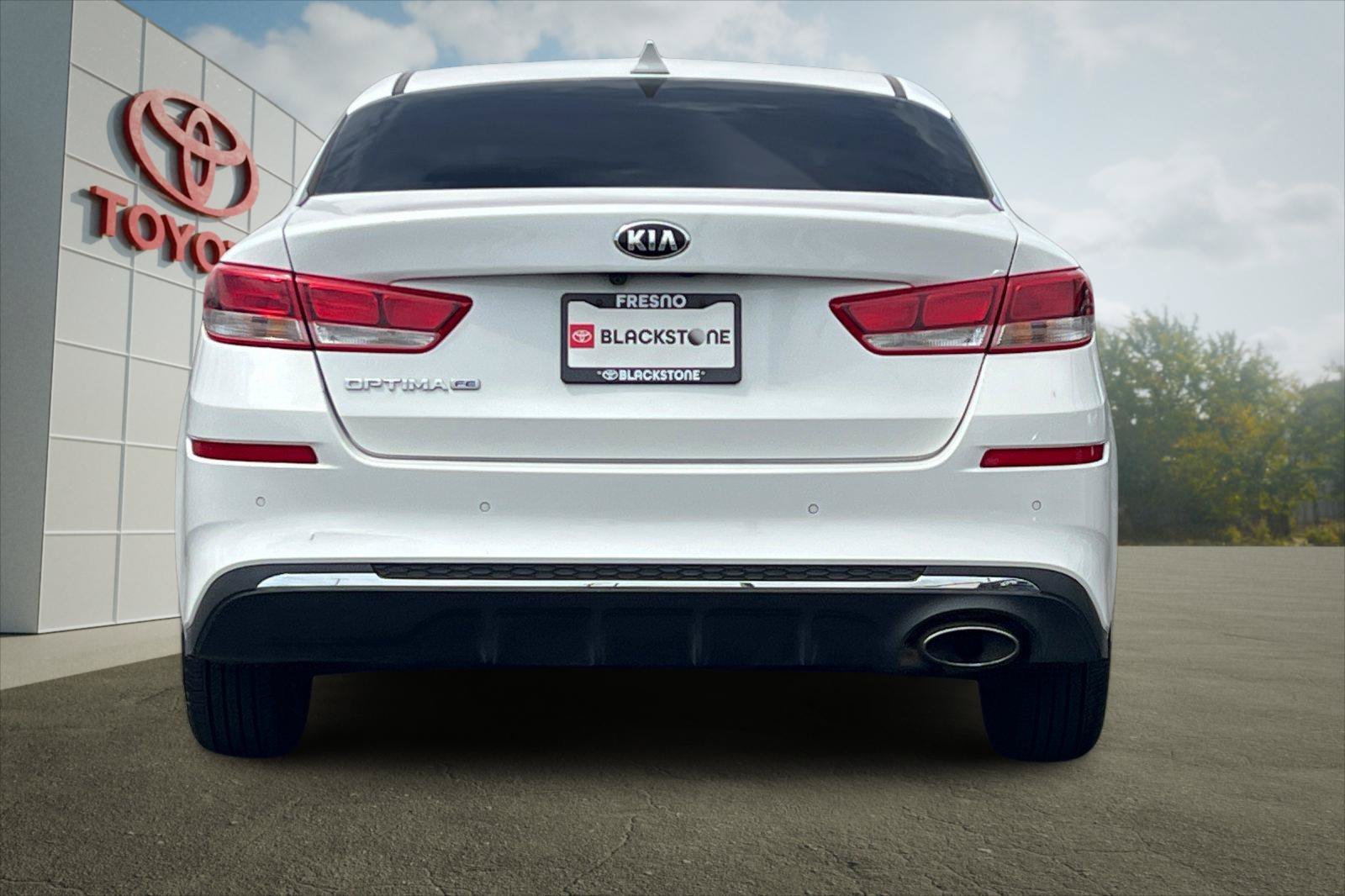 Used 2020 Snow White Pearl Kia LX image 4