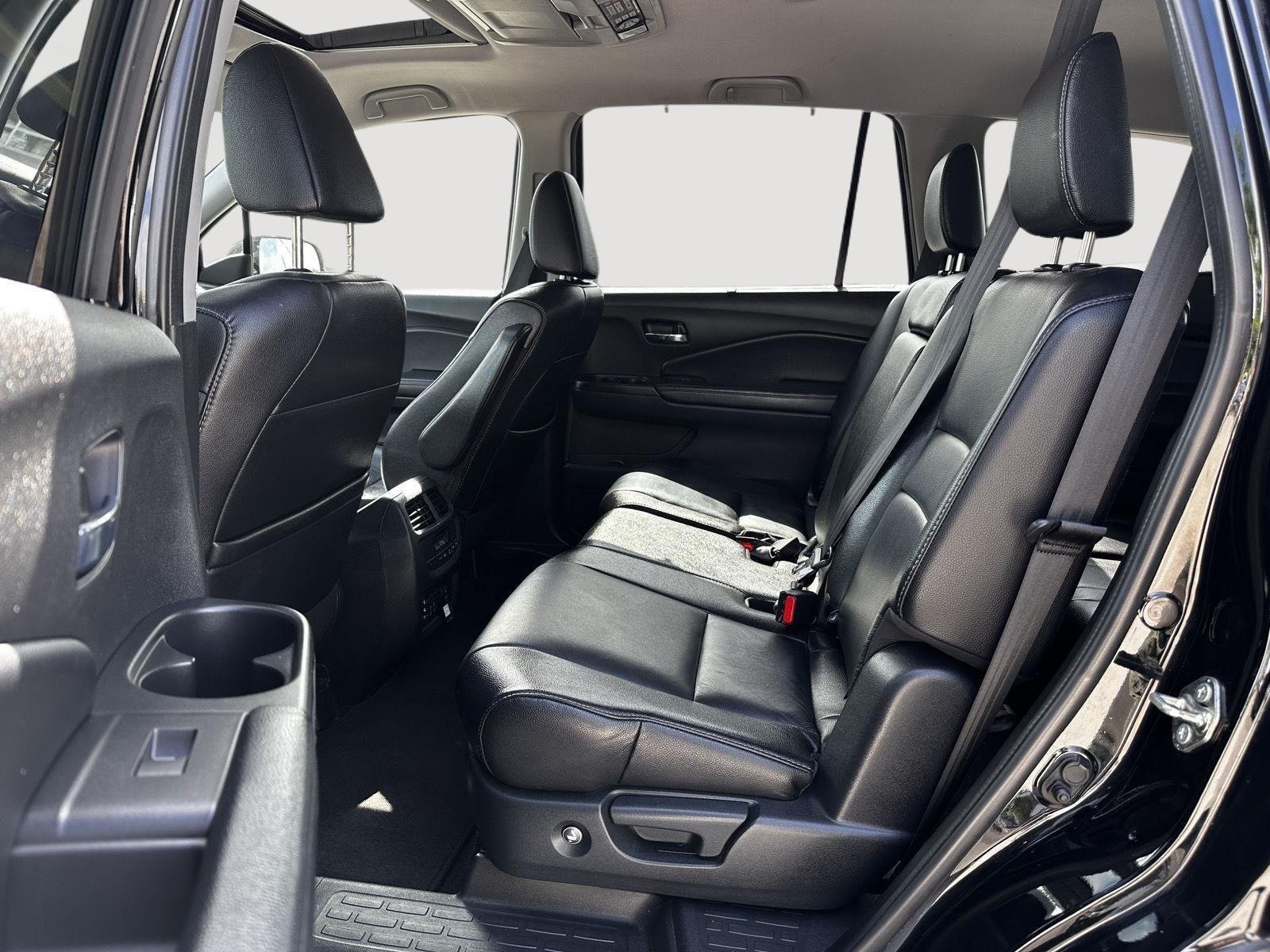 Used 2017 Crystal Black Pearl Honda Touring image 28