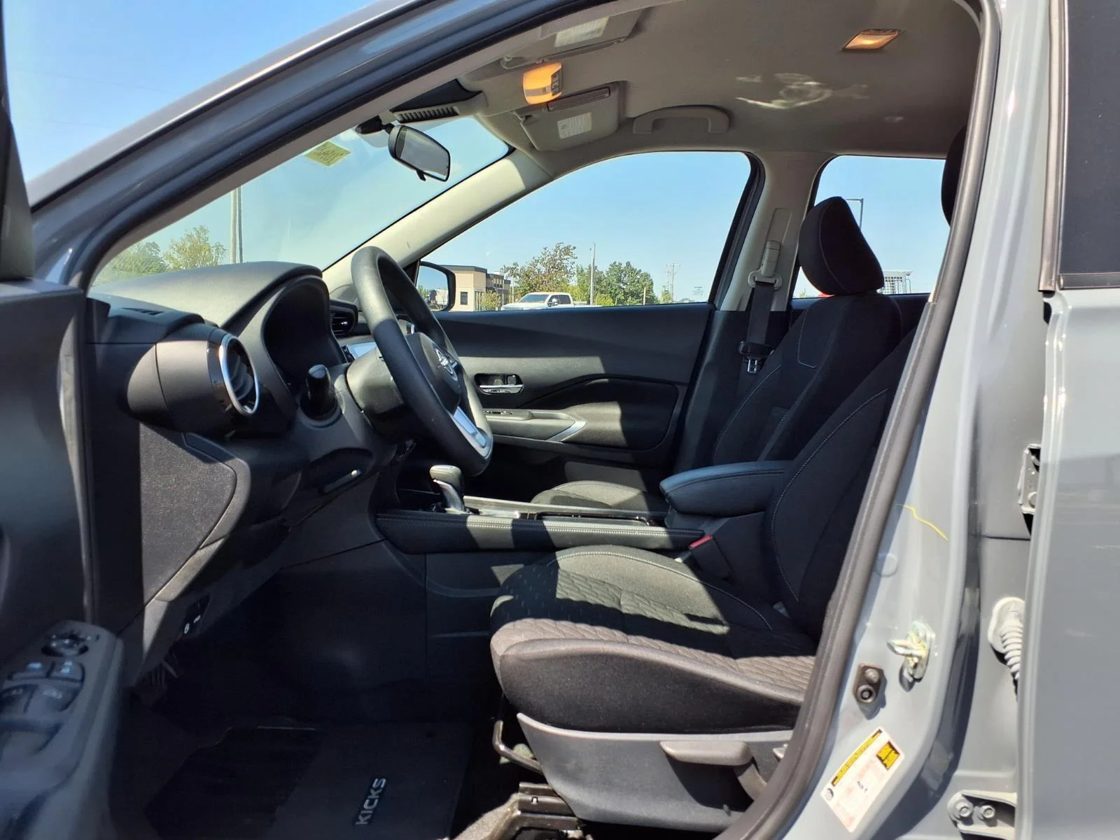 Used 2022 Boulder Gray Pearl Nissan SV image 18