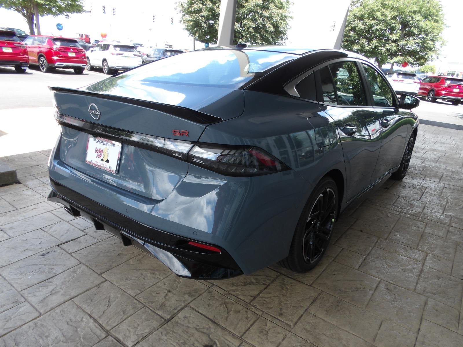 New 2026 Atlantic Gray Metallic / Super Black Two-tone Nissan SR image 7