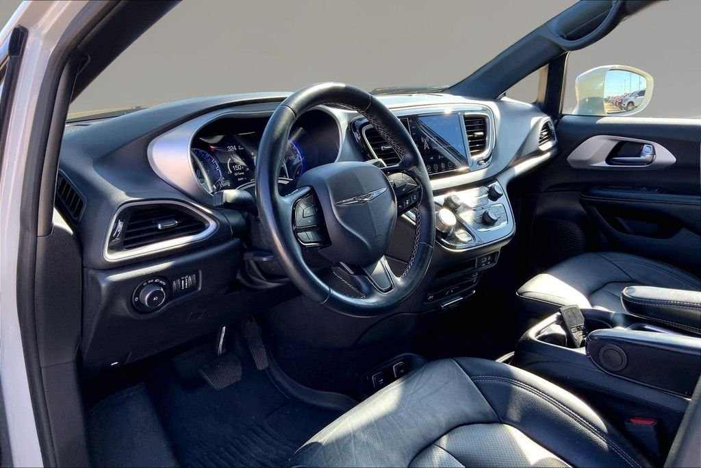 Used 2020 Luxury White Pearlcoat Chrysler Touring L Plus image 14