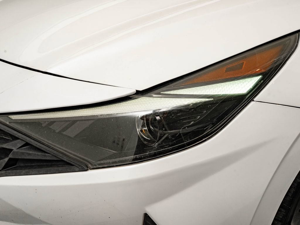 Used 2021 Quartz White Hyundai SE image 14