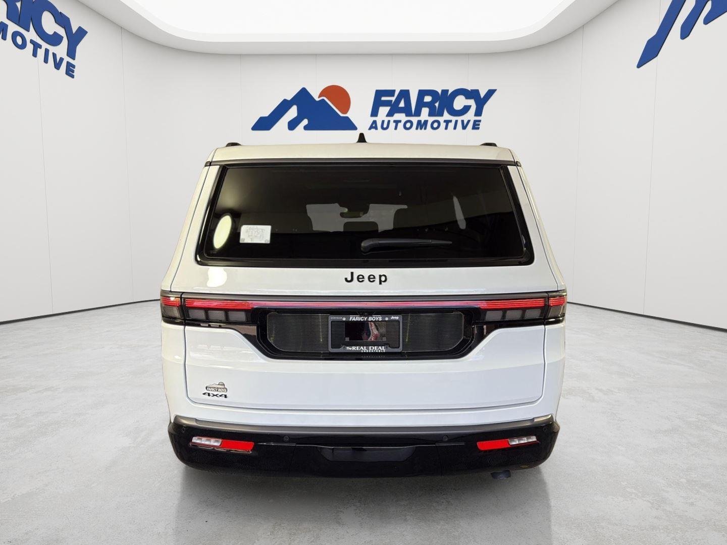 New 2026 Bright White Clear-Coat Exterior Paint Jeep Limited Reserve image 5