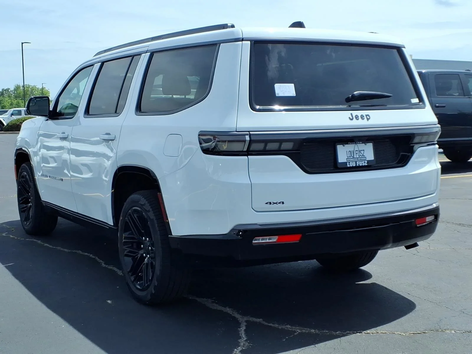 New 2026 Bright White Clear-Coat Exterior Paint Jeep Limited Reserve image 4