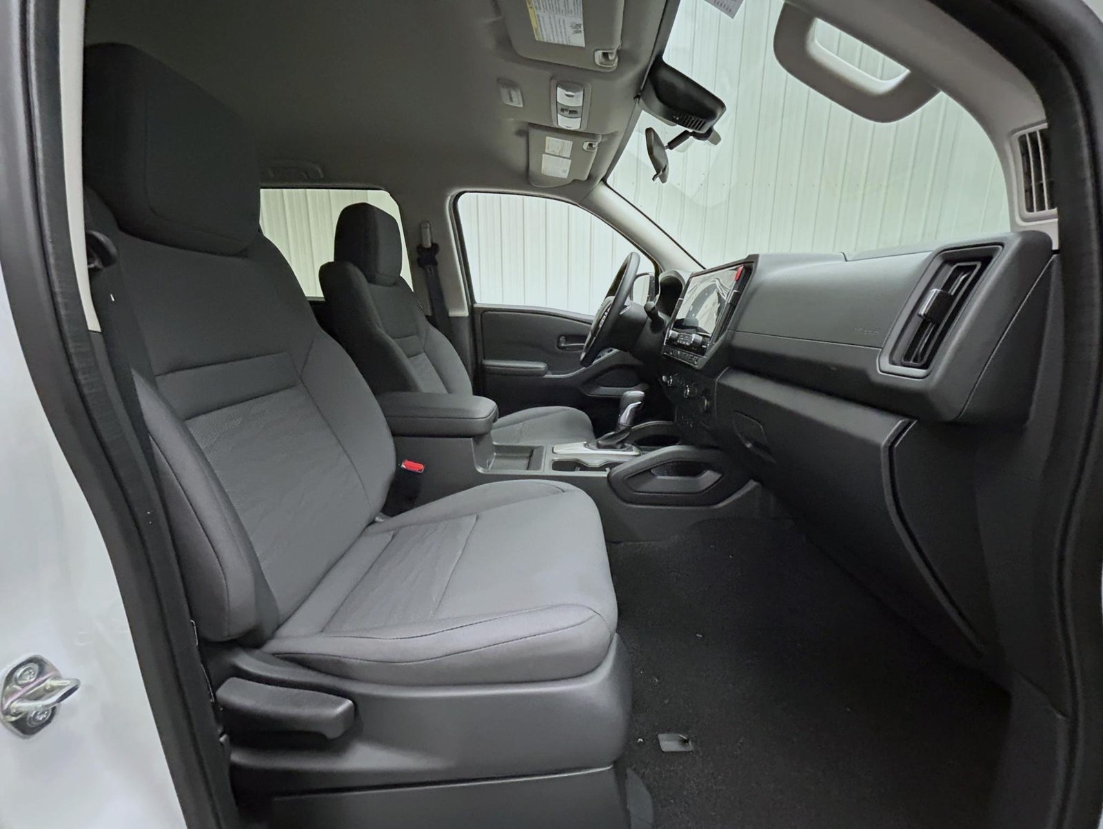 New 2027 Glacier White Nissan S image 15