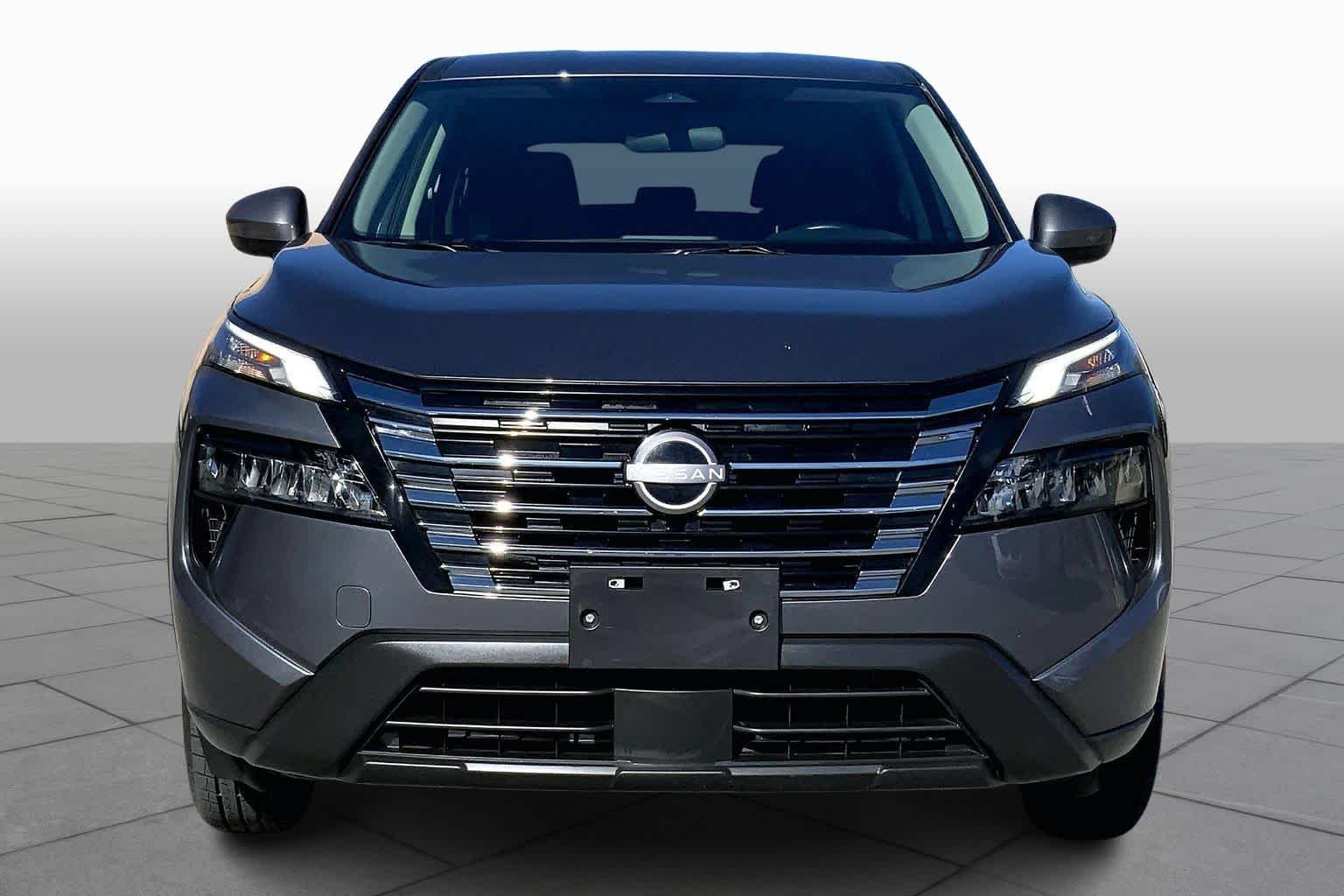 Used 2025 Gun Metallic Nissan SV image 5
