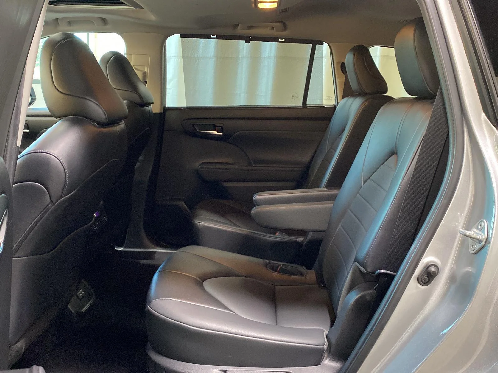 Used 2022 Celestial Silver Metallic Toyota XLE image 17