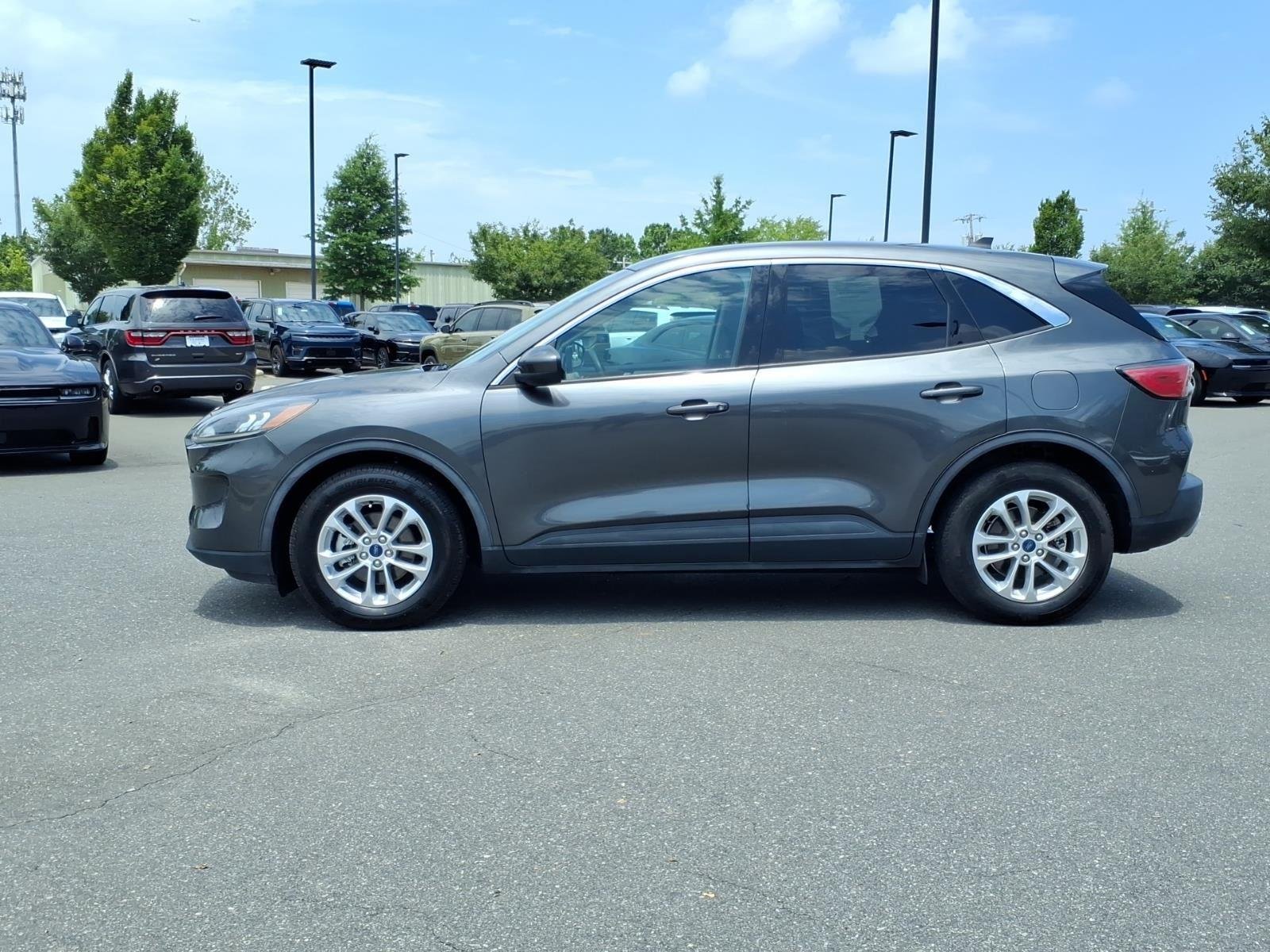 Used 2020 Magnetic Ford SE image 3