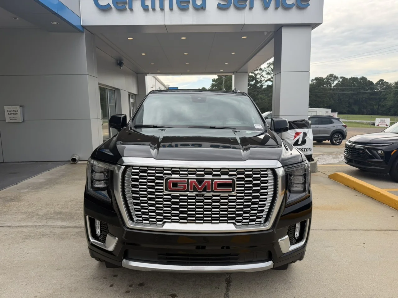 Used 2024 Onyx Black GMC Denali image 2