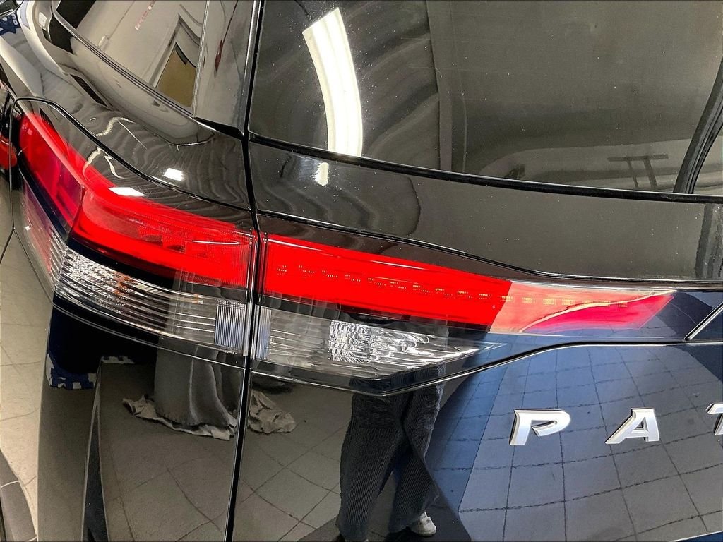 Used 2023 Super Black Nissan SL image 35
