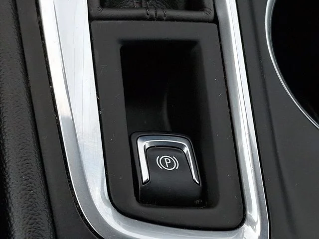 Used 2018 Silver Chevrolet LT image 22