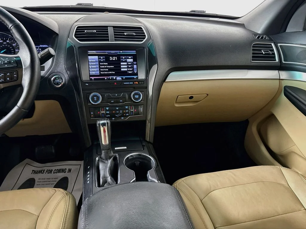 Used 2016 Brown Ford XLT image 28