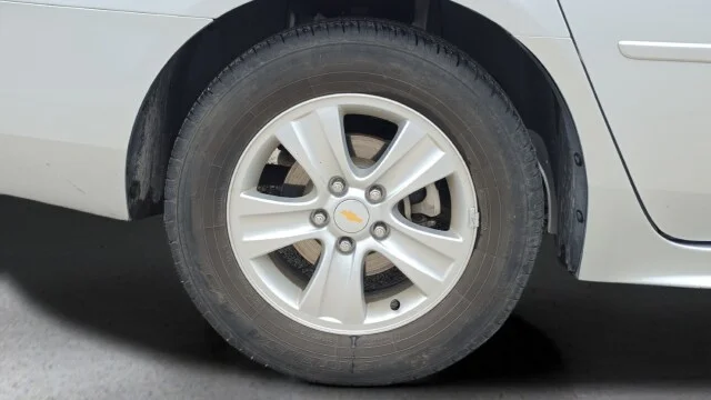 Used 2014 Silver Ice Metallic Chevrolet LS image 18