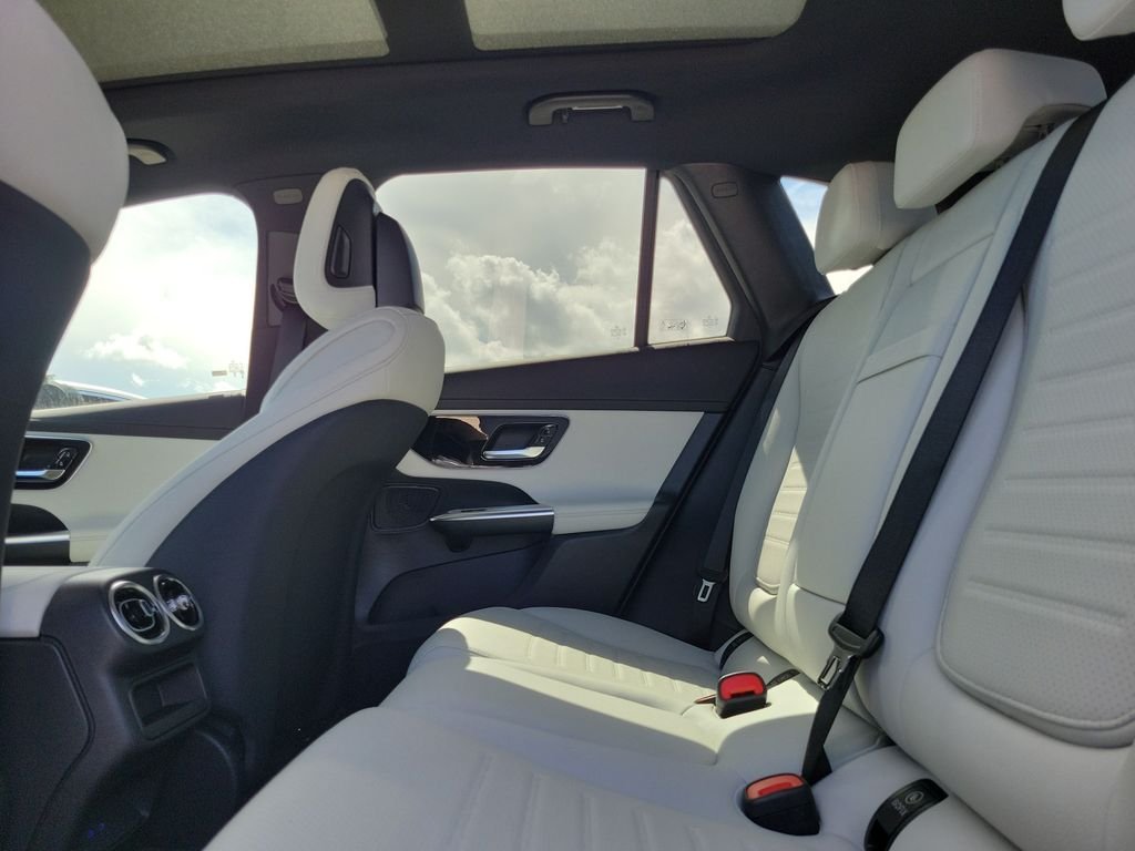 New 2027 MANUFAKTUR Alpine Grey Mercedes-Benz GLC 300 image 10