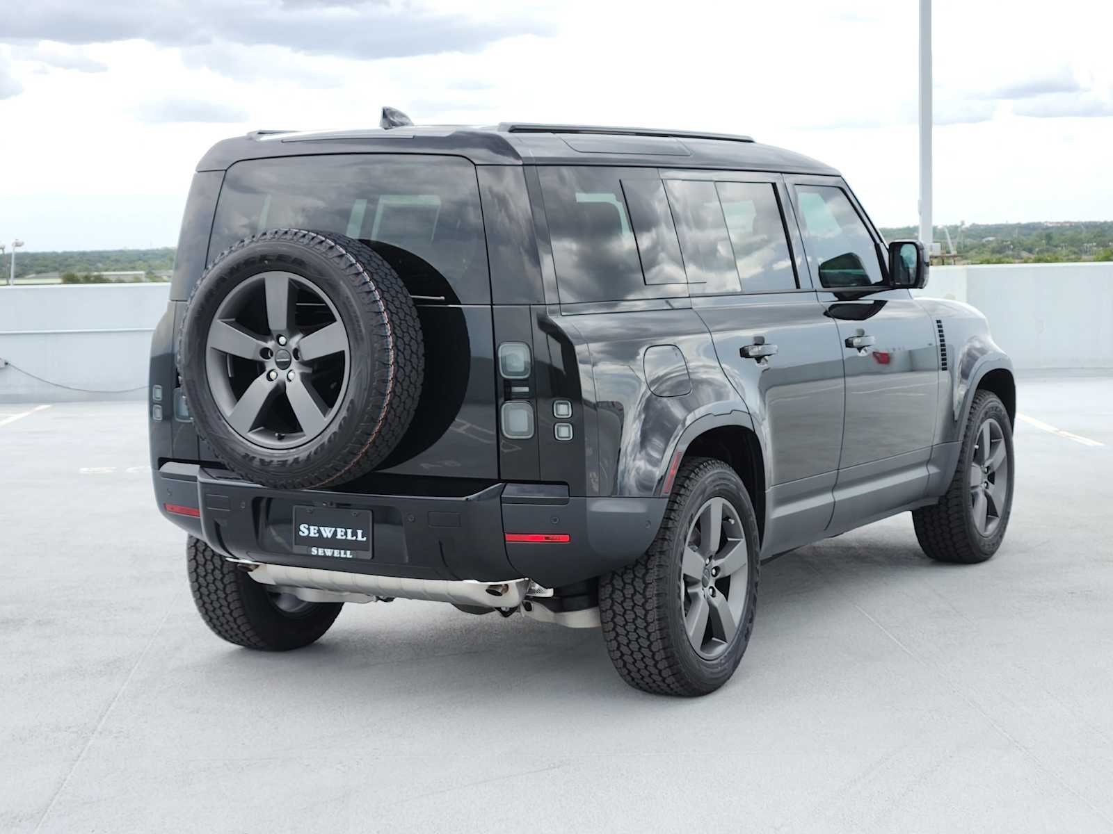 New 2026 Santorini Black LAND ROVER S image 7