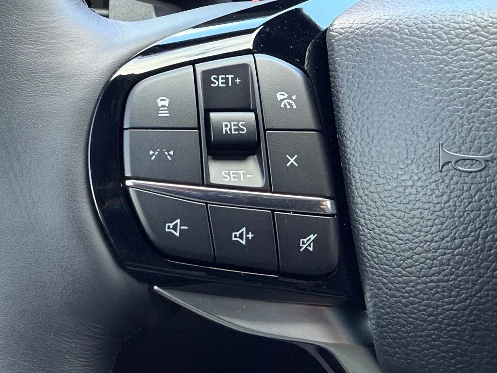 Used 2025 White Ford Platinum image 26